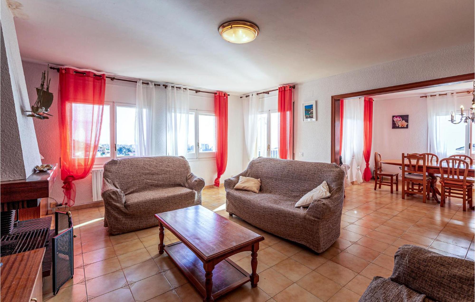 Hébergement de vacances Awesome In With House Sea View Santa Susanna