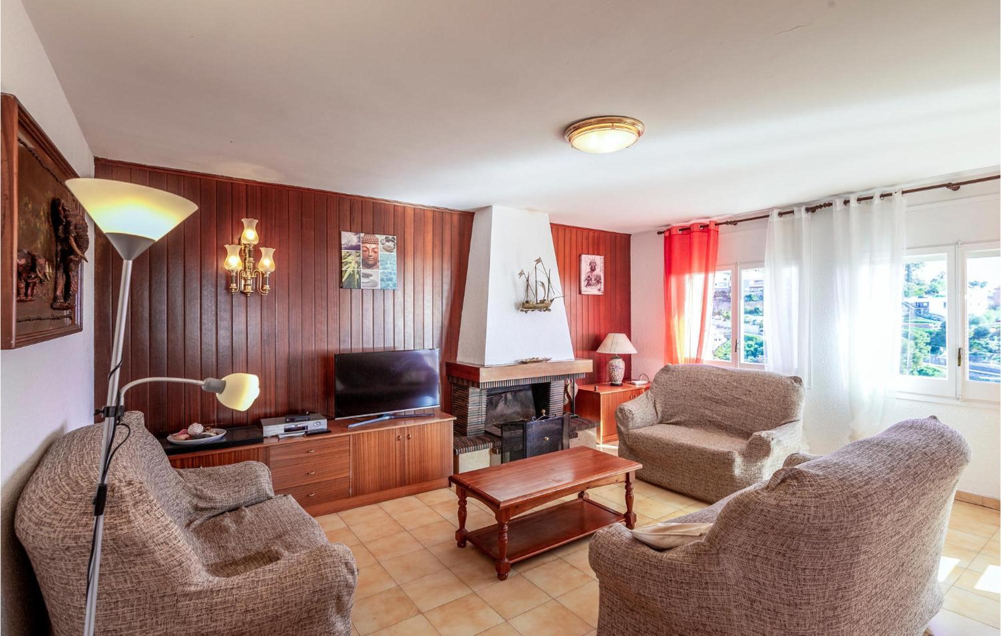 Hébergement de vacances Awesome In With House Sea View