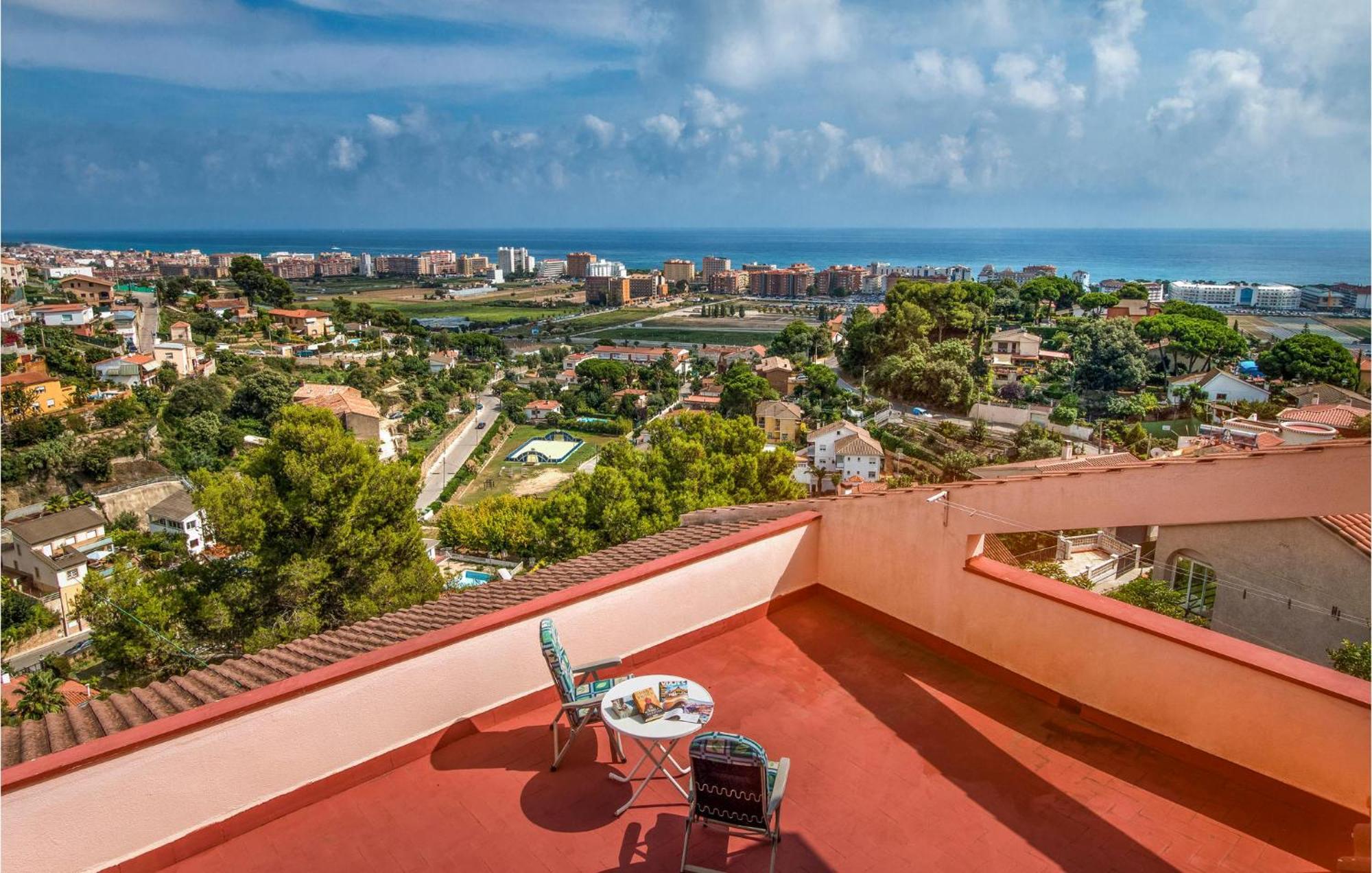Awesome In With House Sea View