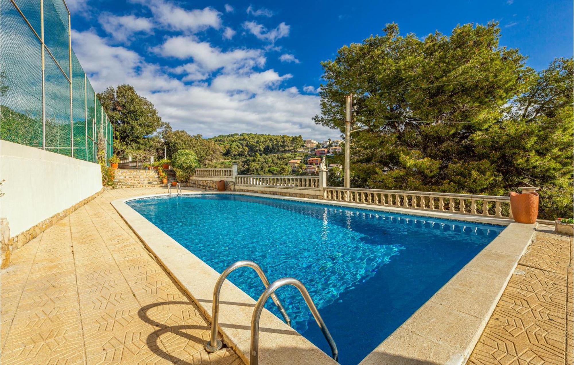 Hébergement de vacances Awesome In With House Sea View